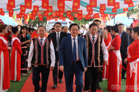 <a href="/tin-tuc" title="Tin tức" rel="dofollow">Tin tức</a>