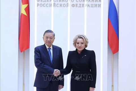 <a href="/tin-tuc" title="Tin tức" rel="dofollow">Tin tức</a>