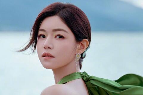 <a href="/giai-tri" title="Giải trí" rel="dofollow">Giải trí</a>