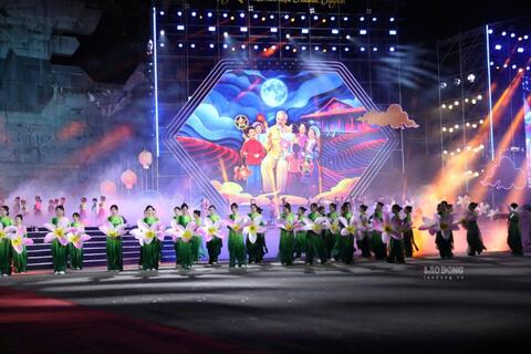 <a href="/giai-tri" title="Giải trí" rel="dofollow">Giải trí</a>