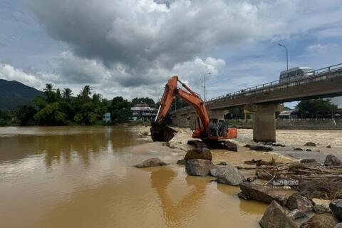<a href="/tin-tuc" title="Tin tức" rel="dofollow">Tin tức</a>