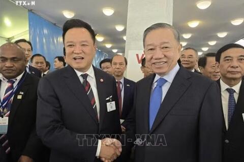 <a href="/tin-tuc" title="Tin tức" rel="dofollow">Tin tức</a>