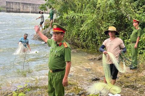 <a href="/tin-tuc" title="Tin tức" rel="dofollow">Tin tức</a>