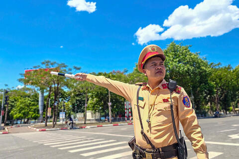 <a href="/tin-tuc" title="Tin tức" rel="dofollow">Tin tức</a>