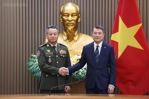 <a href="/tin-tuc" title="Tin tức" rel="dofollow">Tin tức</a>