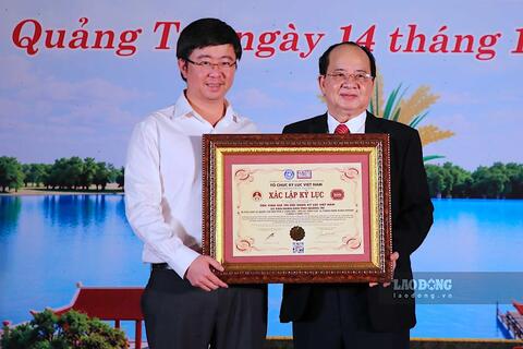 <a href="/giai-tri" title="Giải trí" rel="dofollow">Giải trí</a>