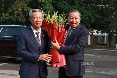 <a href="/tin-tuc" title="Tin tức" rel="dofollow">Tin tức</a>