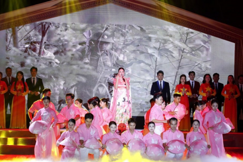 <a href="/giai-tri" title="Giải trí" rel="dofollow">Giải trí</a>