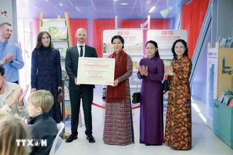 <a href="/tin-tuc" title="Tin tức" rel="dofollow">Tin tức</a>