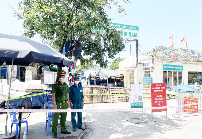 Triển khai nhanh chốt kiểm soát khi chợ đầu mối phía Nam ...