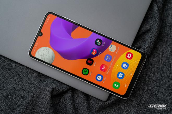 Trên tay Samsung Galaxy M22: Dày dặn để tích hợp pin 5000mAh, màn hình 90Hz, camera 48MP - Ảnh 12. Trên tay Samsung Galaxy M22: Dày dặn để tích hợp pin 5000mAh, màn hình 90Hz, camera 48MP - Ảnh 12.