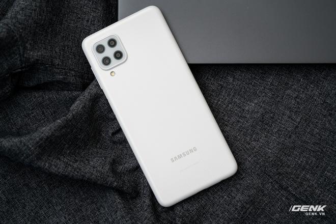 Trên tay Samsung Galaxy M22: Dày dặn để tích hợp pin 5000mAh, màn hình 90Hz, camera 48MP - Ảnh 11. Trên tay Samsung Galaxy M22: Dày dặn để tích hợp pin 5000mAh, màn hình 90Hz, camera 48MP - Ảnh 11.