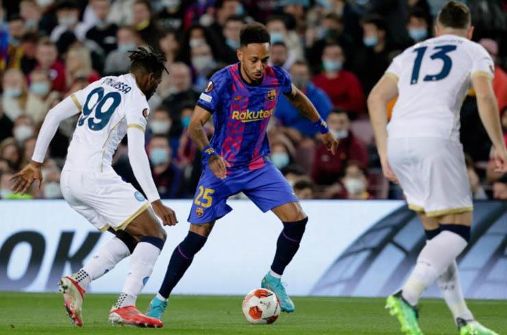 Kết quả bóng đá Barcelona - Napoli: Hàng thủ "mơ ngủ", penalty tranh cãi cứu rỗi (Europa League) - 1