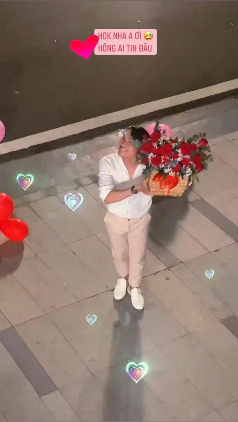 Midu bất ngờ được Kiều Minh Tuấn cầu hôn lãng mạn ảnh 1