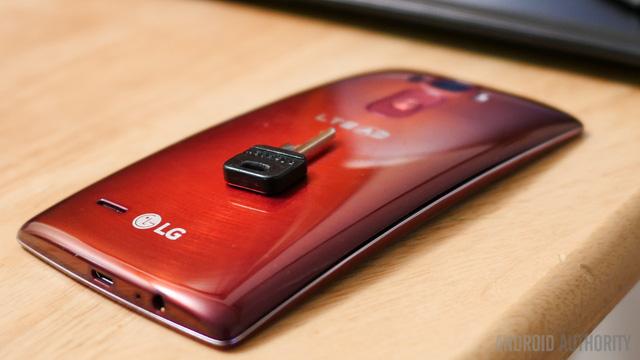 8 dấu ấn sáng tạo kỳ quặc mà LG từng mang đến thị trường smartphone - Ảnh 9.