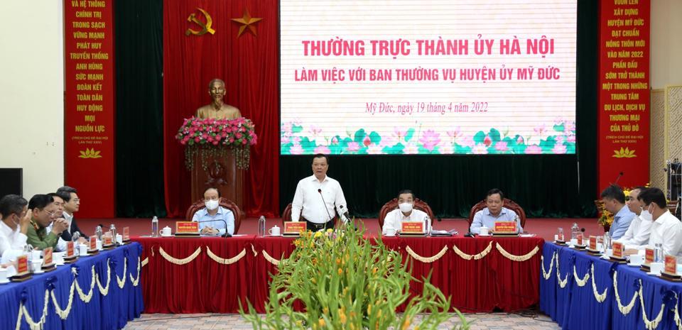 B&iacute; thư Th&agrave;nh ủy Đinh Tiến Dũng chỉ r&otilde; c&aacute;c nhiệm vụ Ban Thường vụ Huyện ủy Mỹ Đức cần tập trung triển khai trong thời gian tới