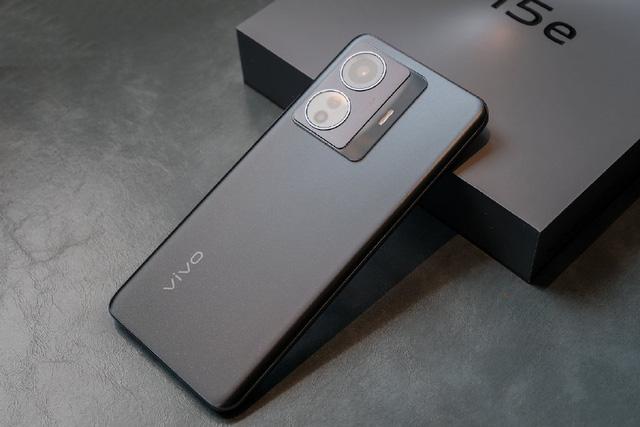 vivo ra mắt smartphone giá 7 triệu cấu hình mạnh ngang vivo X70 Pro - Ảnh 1.