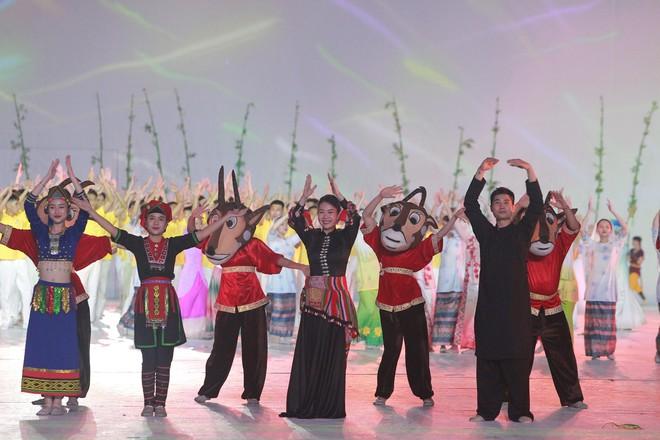 Lễ bế mạc SEA Games 31: Lời chào “giã bạn” đậm bản sắc văn hóa Việt ảnh 1
