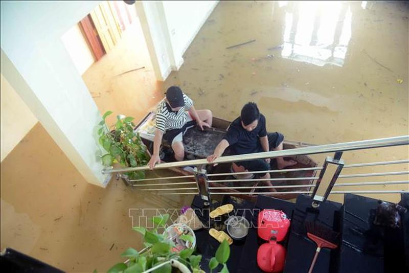 Nhiều nơi tại TP Sơn La chìm trong 'biển nước', vùng núi Bắc Bộ còn mưa to đến hết đêm 10/6 ảnh 2