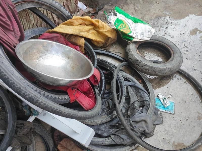 Cận cảnh nơi phát sinh mầm bệnh sốt xuất huyết nhà nào cũng có ảnh 3