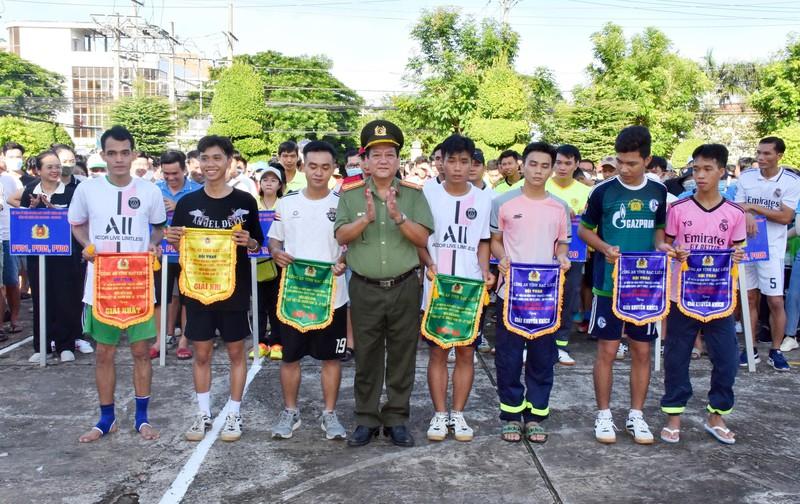 Hơn 800 công an Bạc Liêu dự hội thao chào mừng ngày truyền thống Cảnh sát ảnh 1