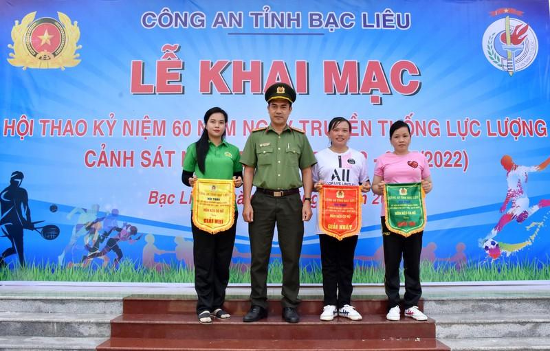 Hơn 800 công an Bạc Liêu dự hội thao chào mừng ngày truyền thống Cảnh sát ảnh 4