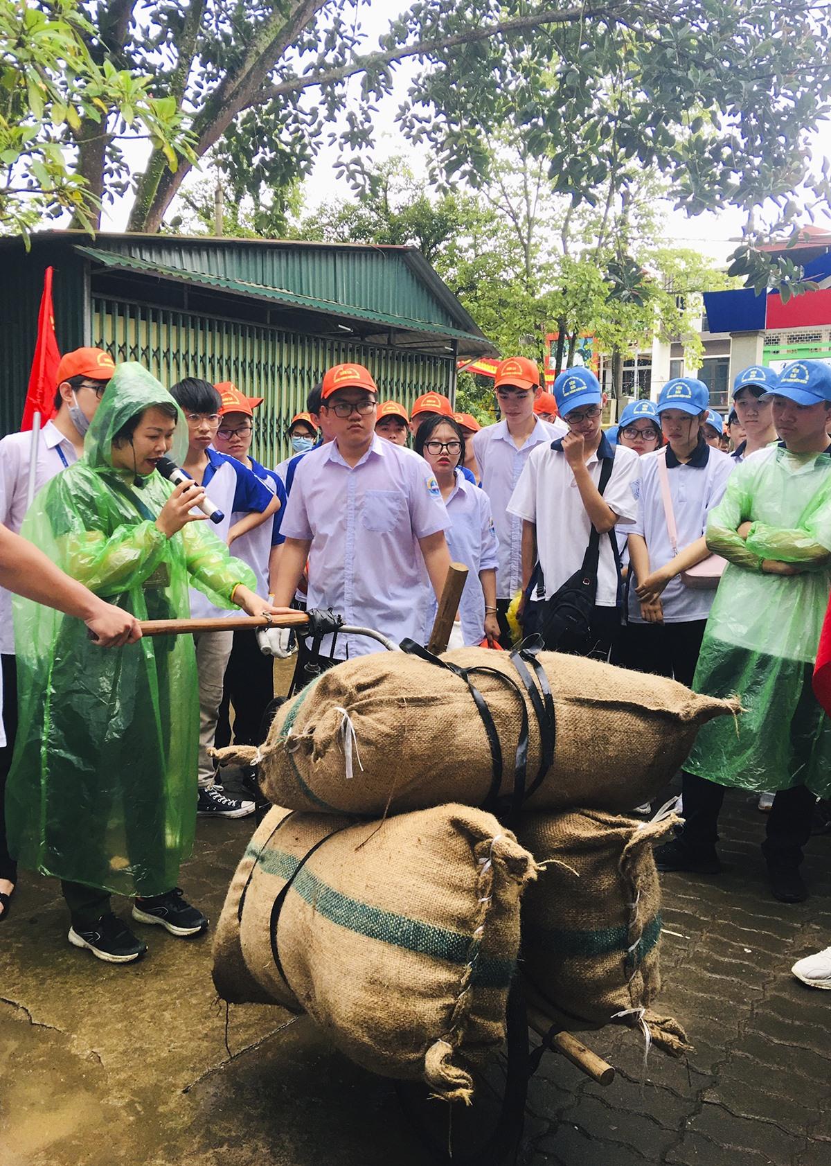 Đây là chương trình do Trường THPT chuyên Lê Quý Đôn Điện Biên phối hợp với Ban Quản lý di tích tỉnh Điện Biên và Bảo tàng Chiến thắng lịch sử Điện Biên Phủ thực hiện.