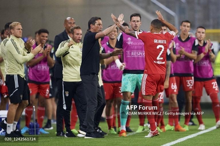 Lượt đi play-off Champions League: Benfica đặt một chân vào vòng bảng