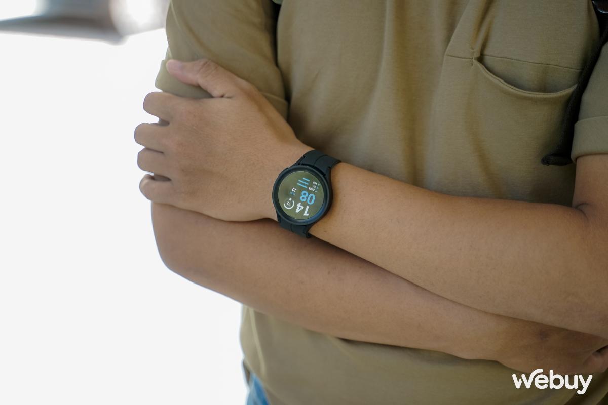Trên tay Galaxy Watch5 Pro: Vỏ titan cứng cáp, kính phủ sapphire, pin 3 ngày và sạc nhanh hơn - Ảnh 7. Trên tay Galaxy Watch5 Pro: Vỏ titan cứng cáp, kính phủ sapphire, pin 3 ngày và sạc nhanh hơn - Ảnh 7.