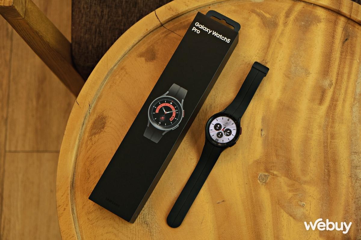 Trên tay Galaxy Watch5 Pro: Vỏ titan cứng cáp, kính phủ sapphire, pin 3 ngày và sạc nhanh hơn - Ảnh 1. Trên tay Galaxy Watch5 Pro: Vỏ titan cứng cáp, kính phủ sapphire, pin 3 ngày và sạc nhanh hơn - Ảnh 1.