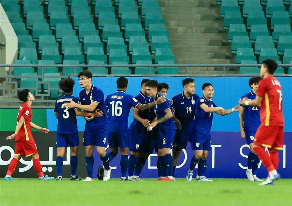 Bóng đá Thái Lan giữa muôn trùng rối ren với lứa U23, U19