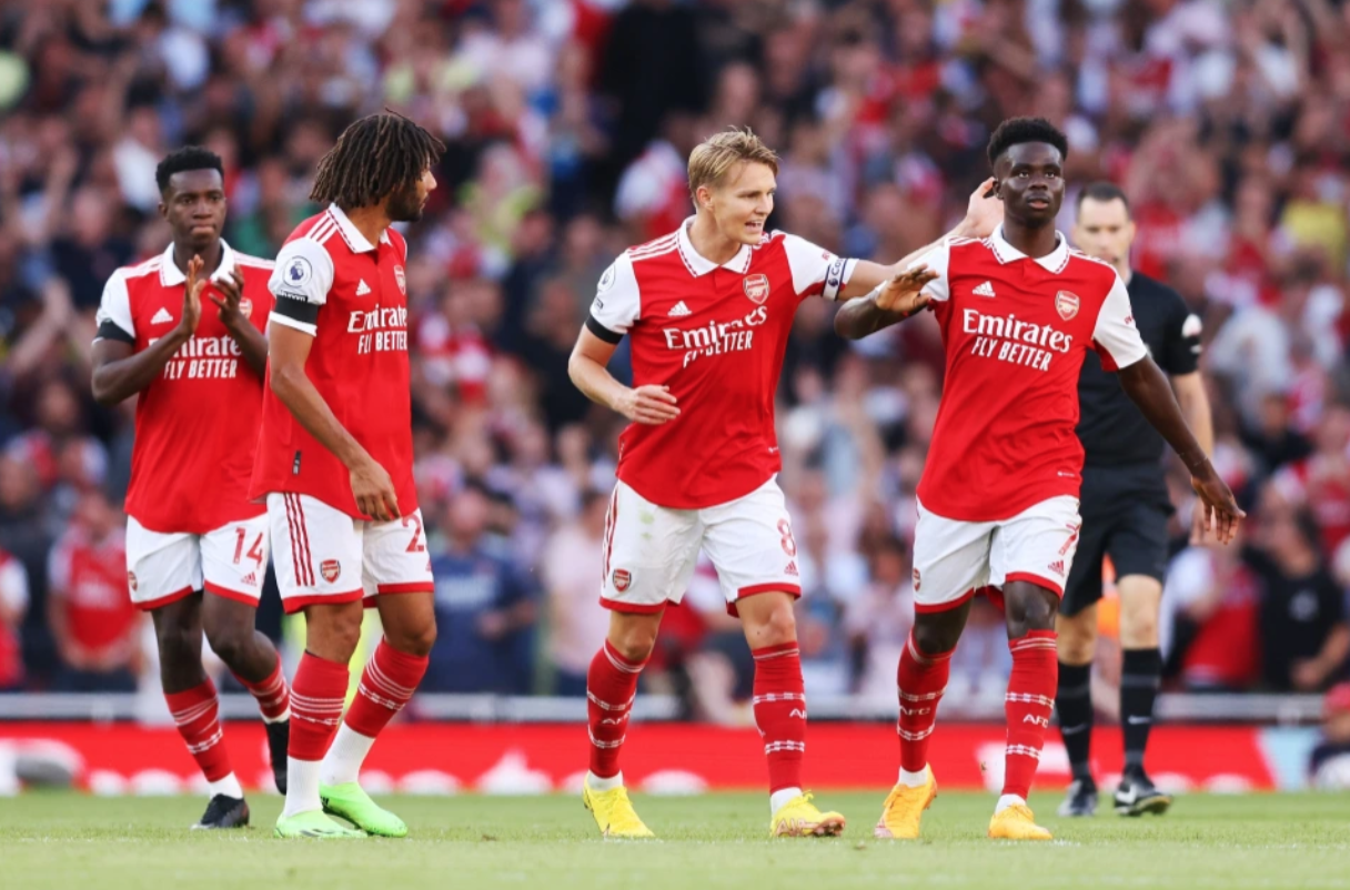 Odegaard là cầu nối của Arsenal. Ảnh: AFP