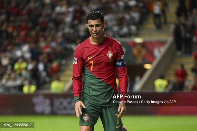 Sự thất vọng của Ronaldo.  Ảnh: AFP