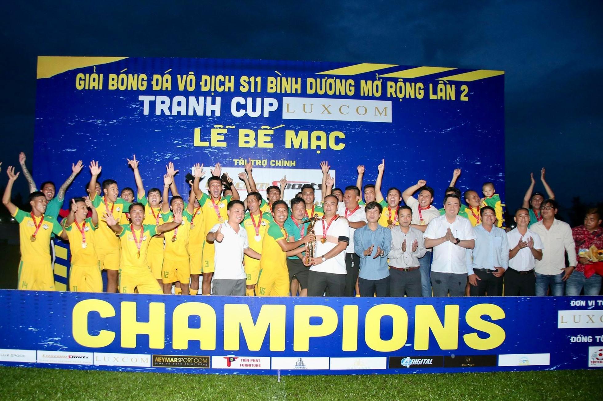 Cựu tuyển thủ Việt Nam vô địch giải bóng đá phong trào Luxcom Cup 2022