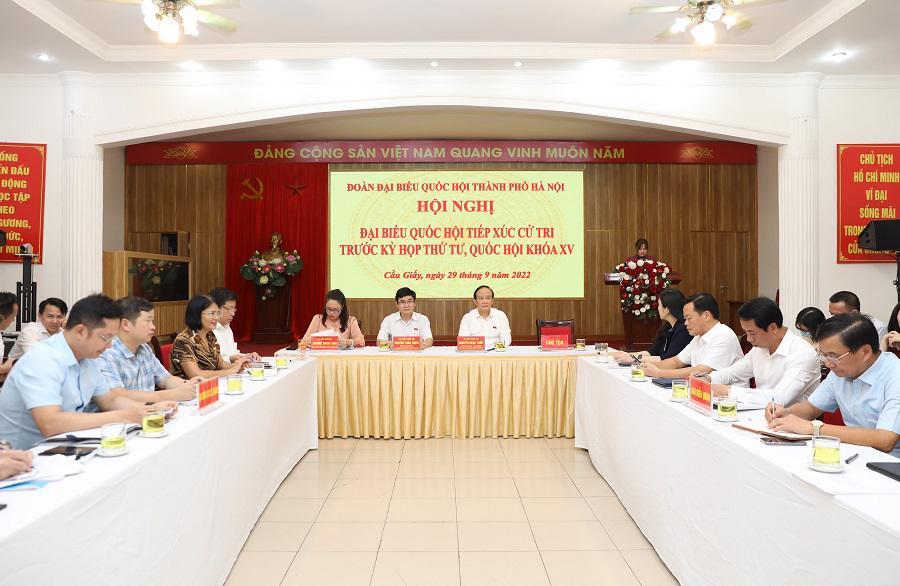 Quang cảnh Hội nghị tiếp xúc cử tri tại quận Cầu Giấy