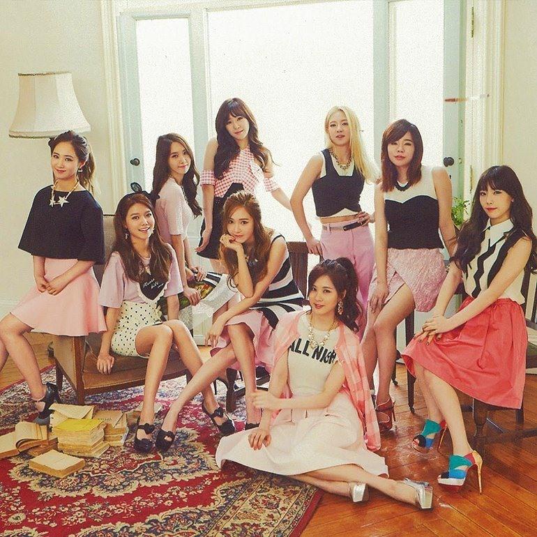 SNSD là nhóm nhạc thành công nhất thế hệ 2 Kpop. Ảnh: Naver