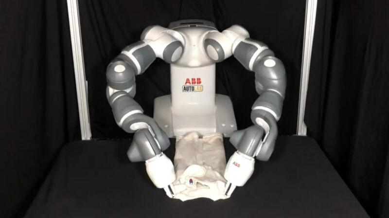 Tích hợp AI cùng đôi tay máy linh hoạt, robot này có thể sớm gấp quần áo thay cho con người - Ảnh 1. Tích hợp AI cùng đôi tay máy linh hoạt, robot này có thể sớm gấp quần áo thay cho con người - Ảnh 1.