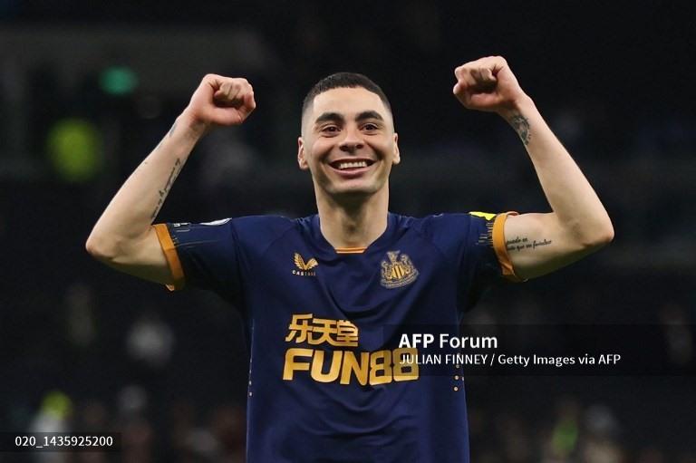 Miguel Almiron nâng tỉ số lên 2-0.  Ảnh: AFP