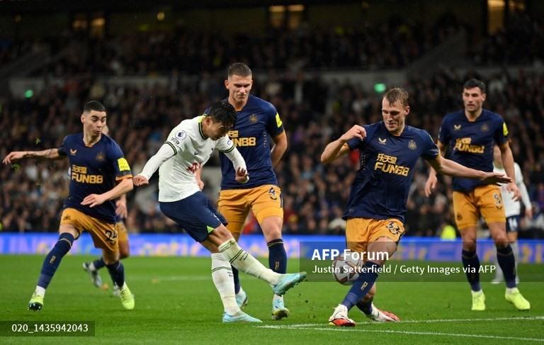 Tottenham bất lực trong việc tìm bàn gỡ.  Ảnh: AFP