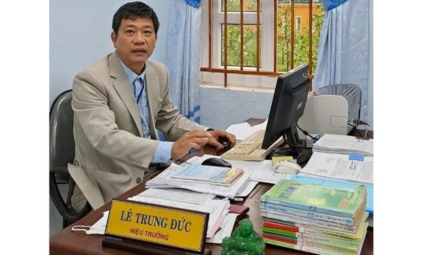 Thầy giáo Lê Trung Đức, Bí thư Chi bộ, Hiệu trưởng Trường Tiểu học Vinh Hiền.