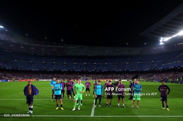 Barcelona ngậm ngùi xuống chơi tại Europa League.  Ảnh: AFP