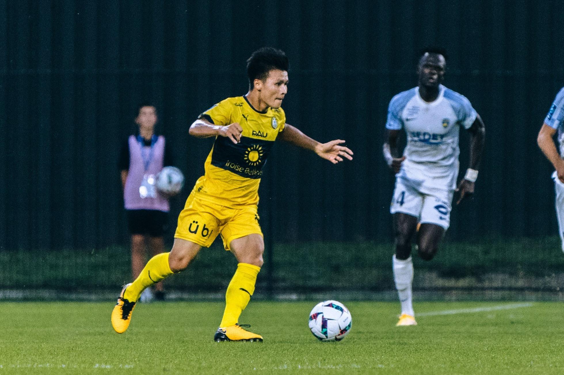 Quang Hải mới có được 1 bàn thắng cho Pau FC. Ảnh: Pau FC