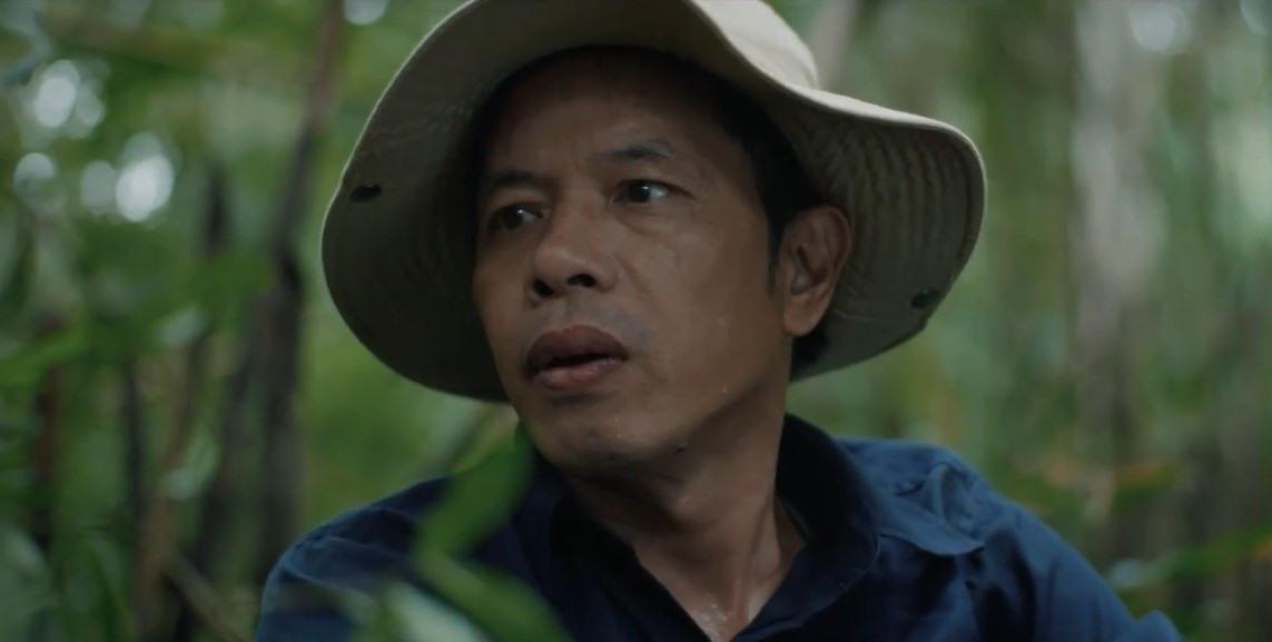 Mô hốt hoảng cứu cây trong tập 19 “Mẹ rơm“. Ảnh cắt từ clip