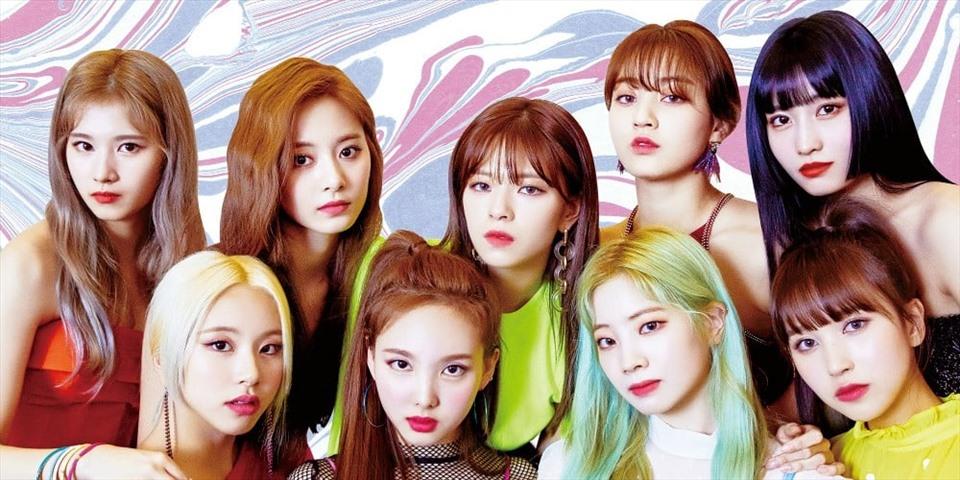 TWICE nhiều lần làm cameo gián tiếp. Ảnh: Allkpop.