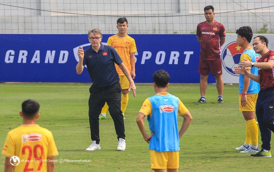 Huấn luyện viên Troussier hướng tới mục tiêu bảo vệ thành công tấm huy chương vàng SEA Games cho bóng đá Việt Nam. Ảnh: VFF