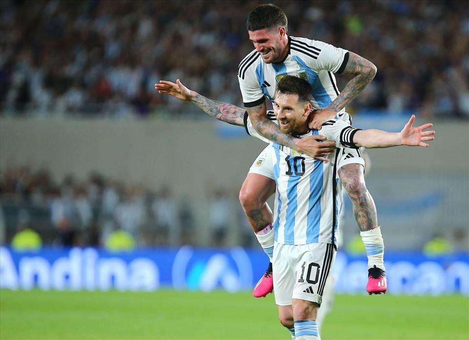 Messi cán mốc 800 bàn thắng trong sự nghiệp