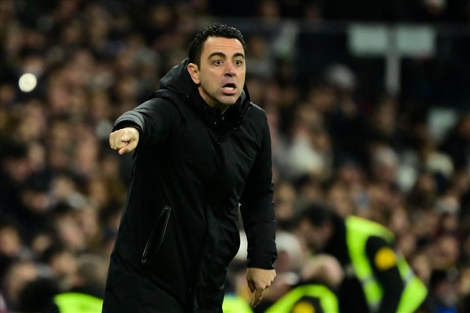 Xavi cần ưu tiên bổ sung các vị trí khác chứ không phải tiền vệ. Ảnh: AFP.