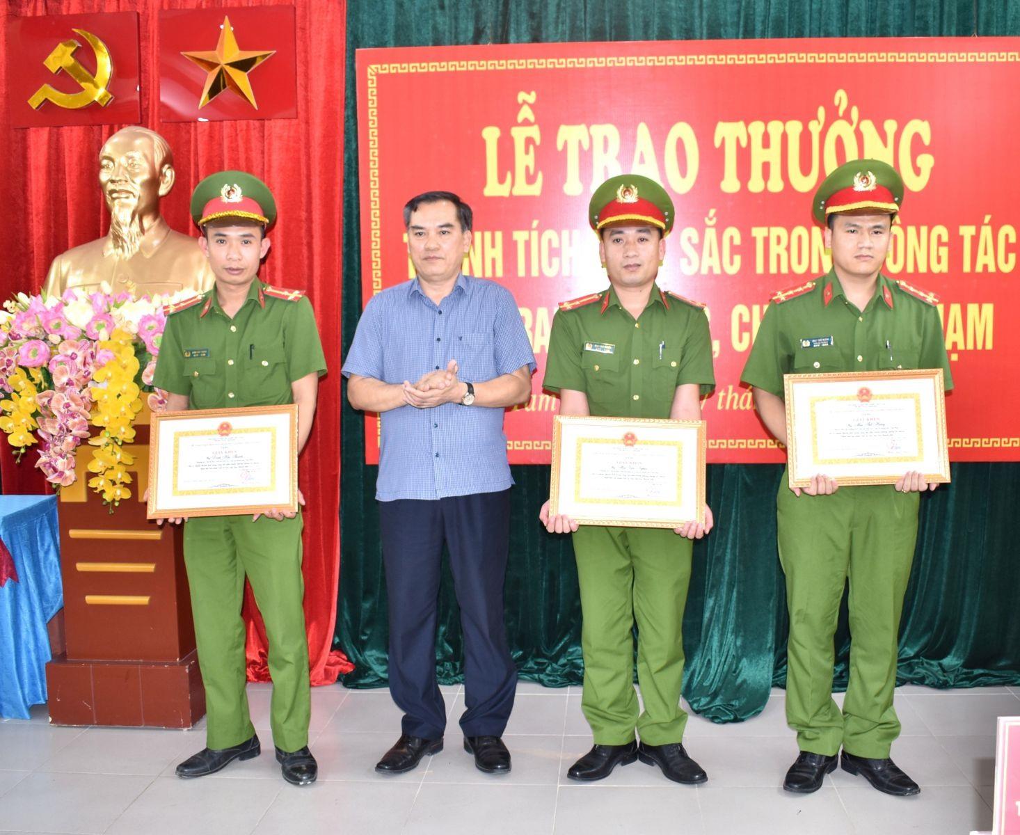 UBND thành phố Tam Điệp tặng Giấy khen cho