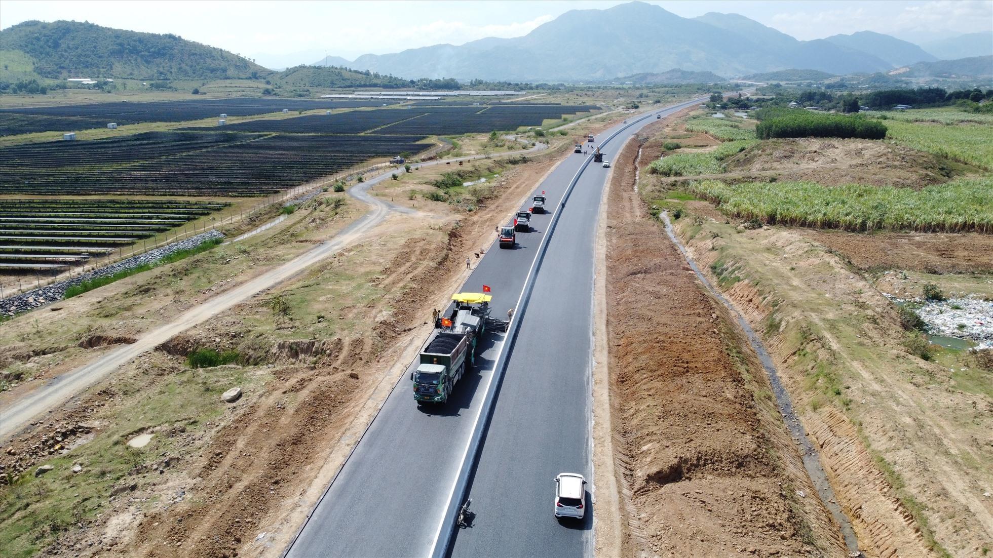 Cao tốc Nha Trang - Cam Lâm đi vào hoạt động vào tháng 5.2023. Ảnh: Hữu Long