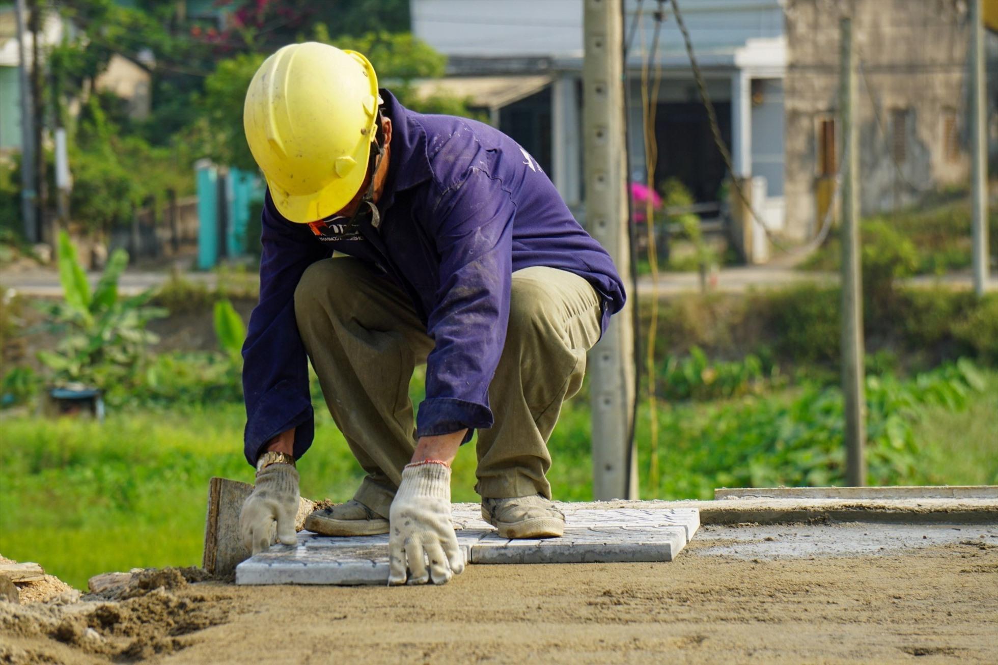 Những hạng mục hệ thống giao thông, thoát nước, cây xanh,.. của dự án đã được hoàn thành, hiện những công nhân đang thực hiện lát đá những phần vỉa hè cuối cùng để chuẩn bị cho ngày thông xe.